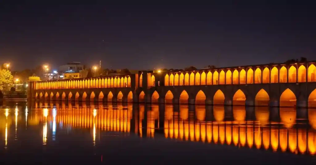 سی و سه پل