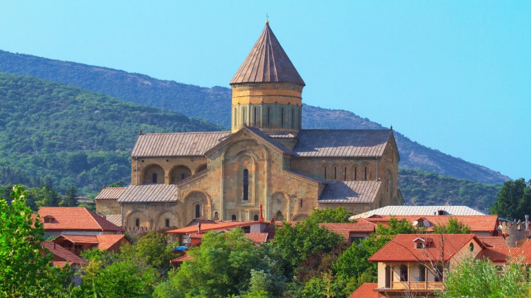 – کلیسای جامع سوِتیتسخوِلی (Svetitskhoveli Cathedral)