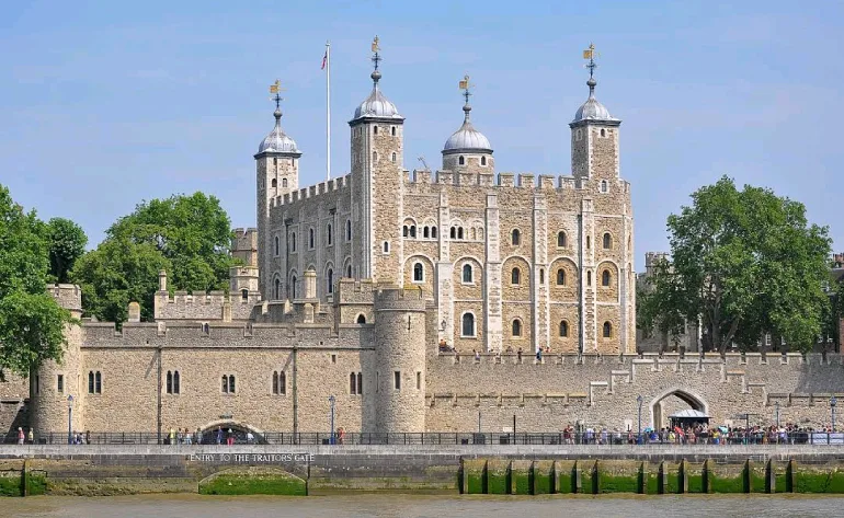 – برج لندن (Tower of London)