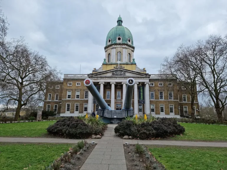 – موزه جنگ امپراتوری (Imperial War Museum)