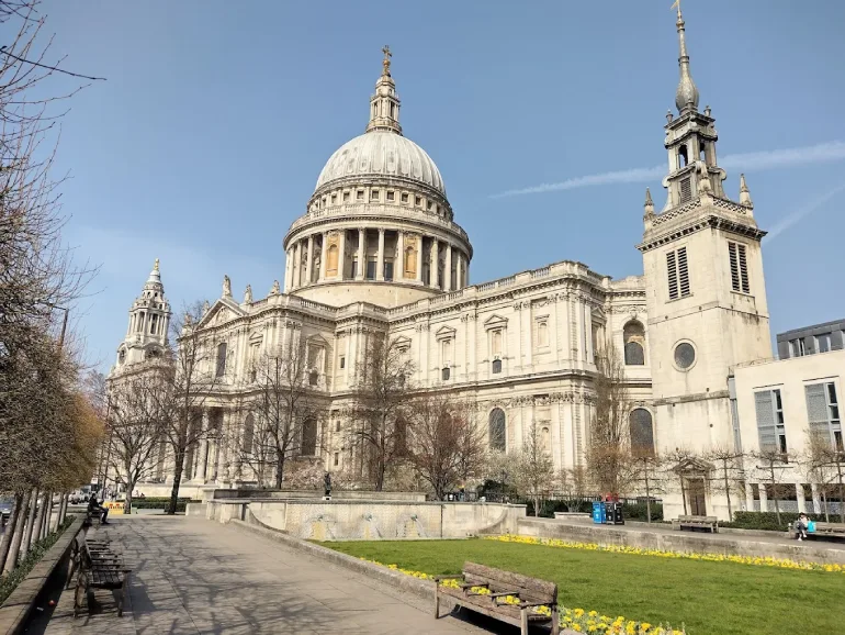 – کلیسای سنت پل (St Paul’s Cathedral)