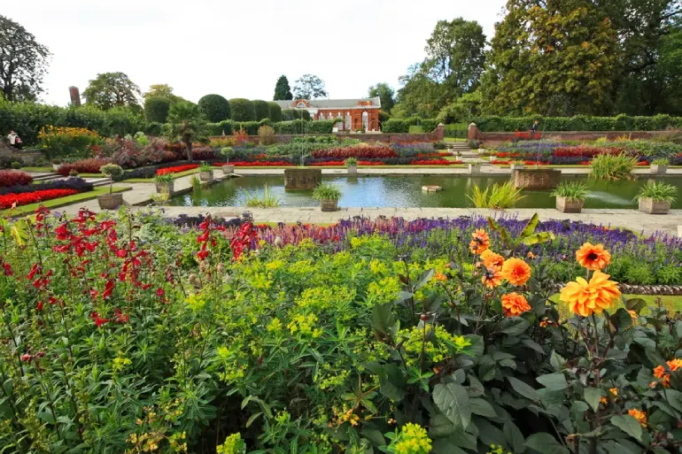 – کِنزینگتون گاردنز (Kensington Gardens)